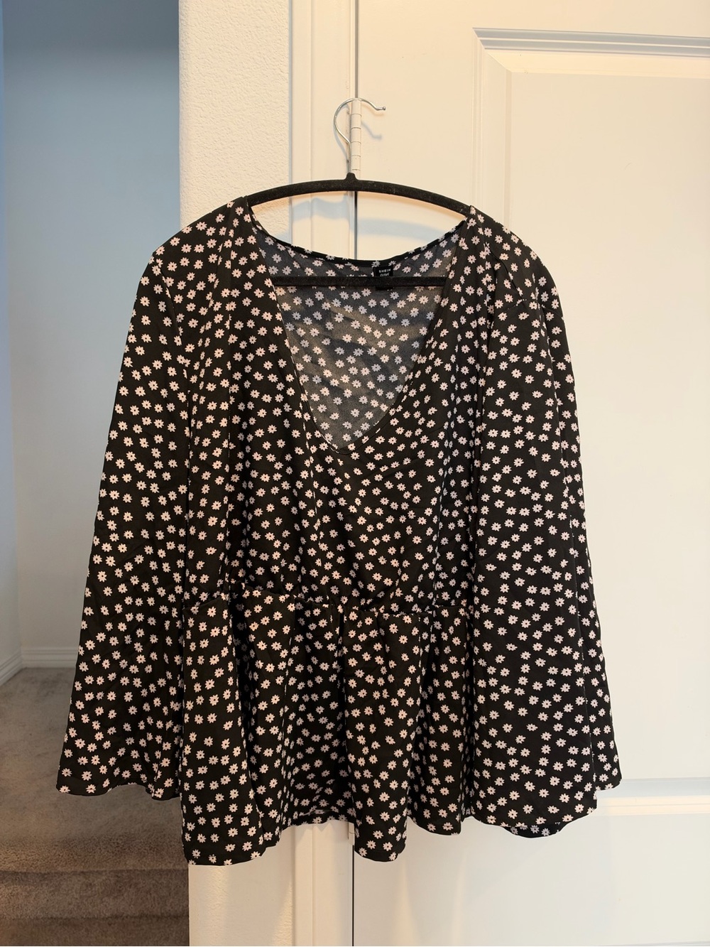 Women’s Black Floral Peplum V-Neck Blouse